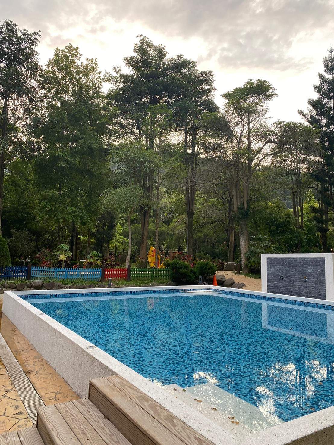 춘유 무지개 민박